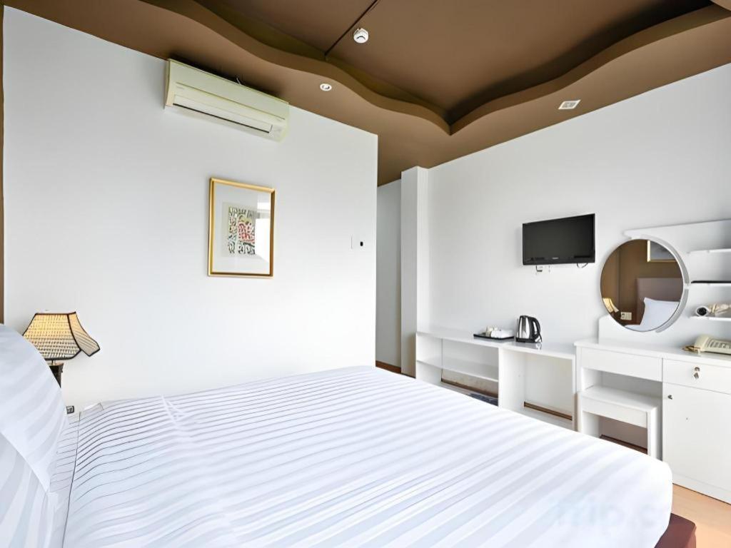 The Noble Swan Wood Park Hotel Хошимин Екстериор снимка