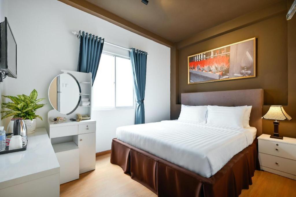 The Noble Swan Wood Park Hotel Хошимин Екстериор снимка